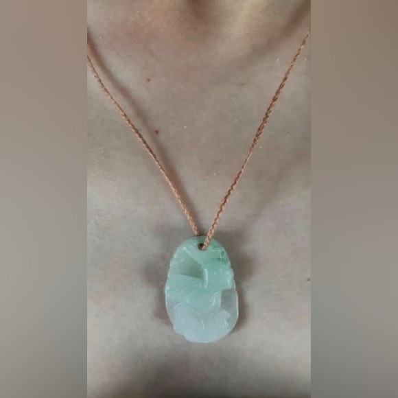 Monkey Jade pendant with hand woven string - Picture 7 of 9
